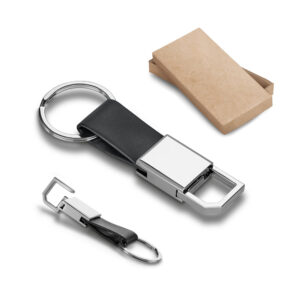 Chaveiro em couro sintético e metal personalizado
