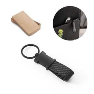 Chaveiro em couro sintético com textura carbono e metal personalizado