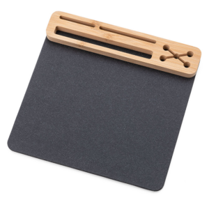 Mouse pad em bambu com porta canetas e porta cartões personalizado