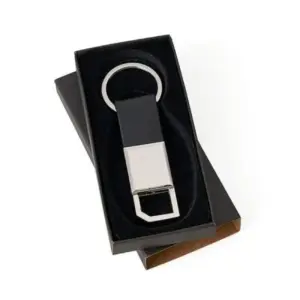 Chaveiro em metal cromado e sintético preto personalizado
