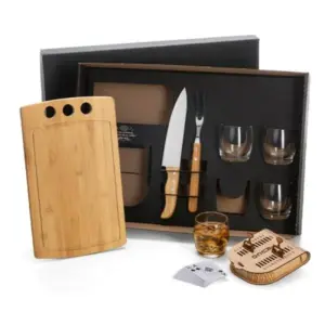 Kit churrasco whisky e truco com baralho 8 peças personalizado