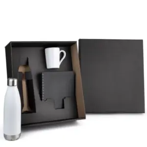 Kit garrafa branca caderno e caneca em cerâmica personalizado