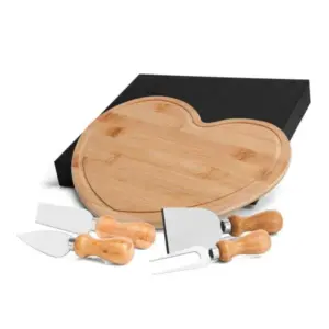 Kit para queijo com tábua coração 5 peças personalizado