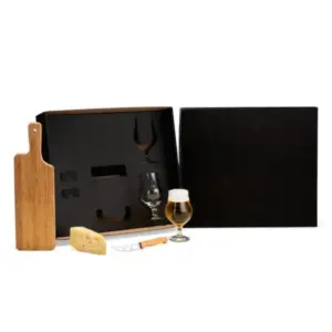 Kit petisco e cerveja com tábua e taças 4 peças personalizado